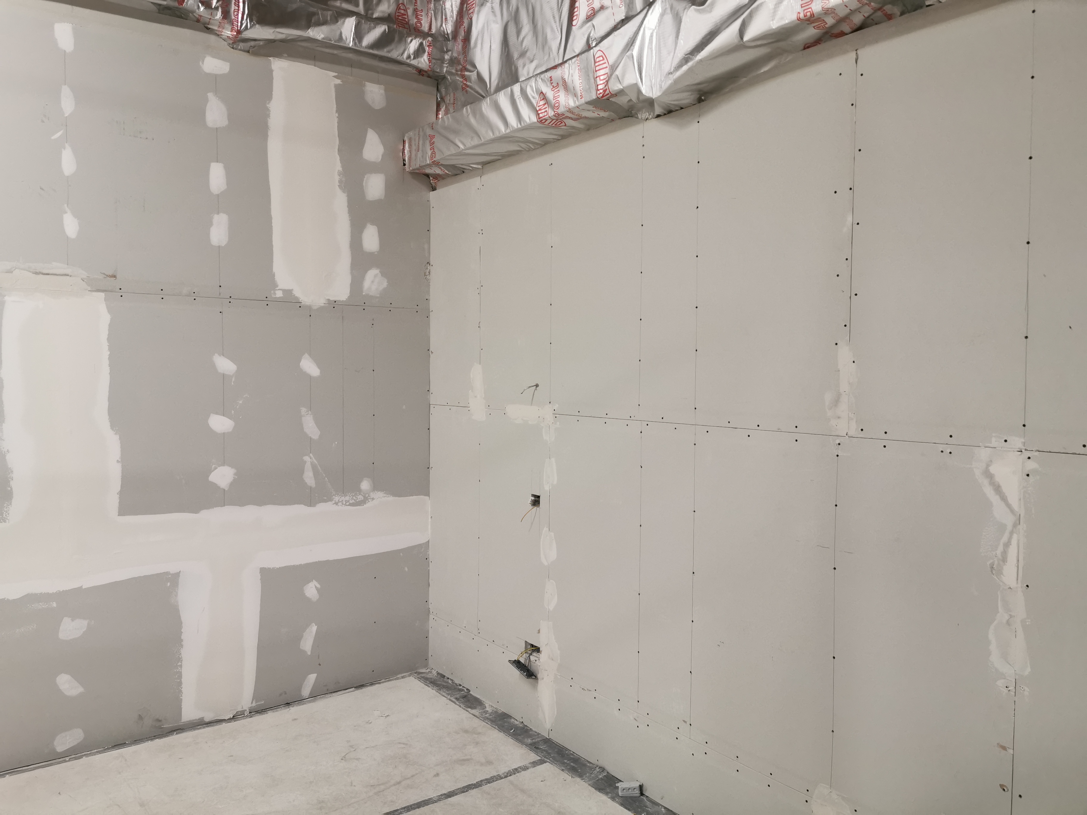 Plasterboarding fixings